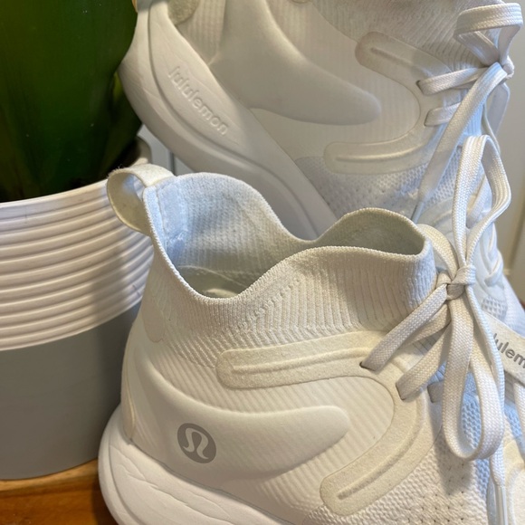9.5 Lululemon Chargefeel 2 Mid Workout Shoes White - Picture 3 of 12